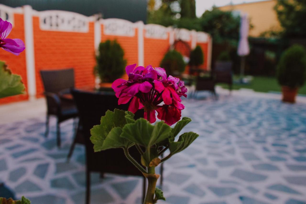 Hotel Lux Tbilisi Eksteriør bilde